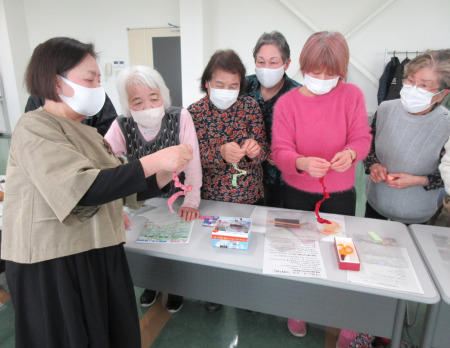 【画像】次は薔薇のコサージュ作り始まりました