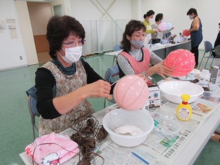 【画像】まずは滑り止めの麻ひもを巻きます。